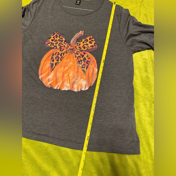 SHEIN Dark Gray Pumpkin Graphic Long Sleeve 1XTee - Picture 6 of 6